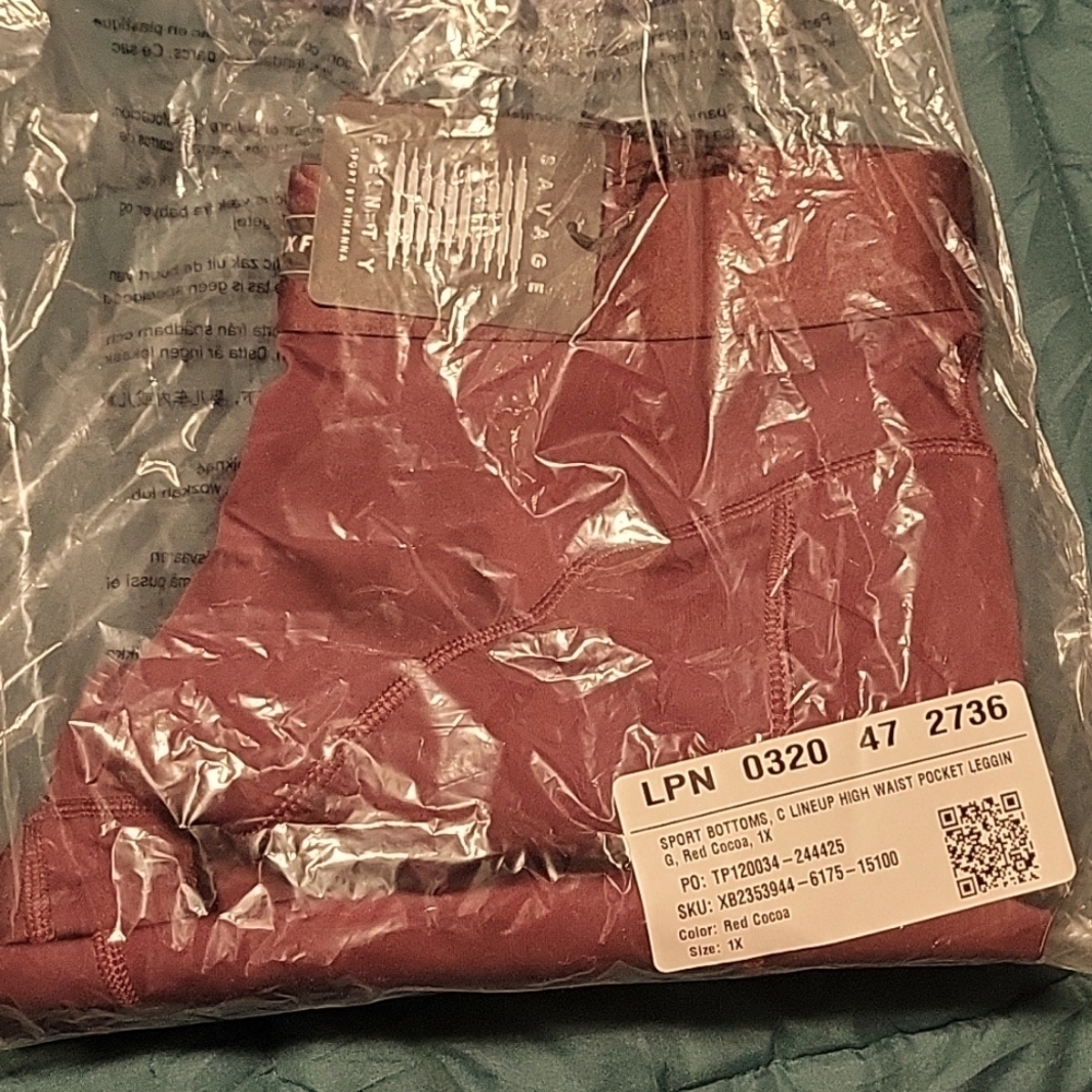 NIB Savage x Fenty high waisted leggings (with pocket lining)